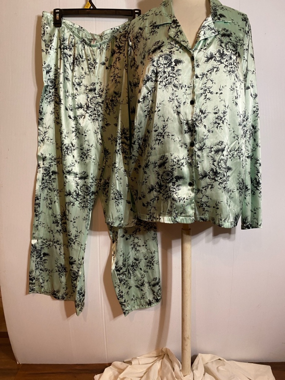 Gilligan & O'Malley Mint Green and Black Floral Sleepwear Set
